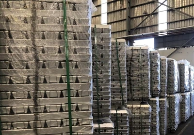 Ukuphazamiseka koNcedo lwaphesheya kunye neeNdawo ezifanelekileyo zeMacroeconomic zidibanisa ukuq...
